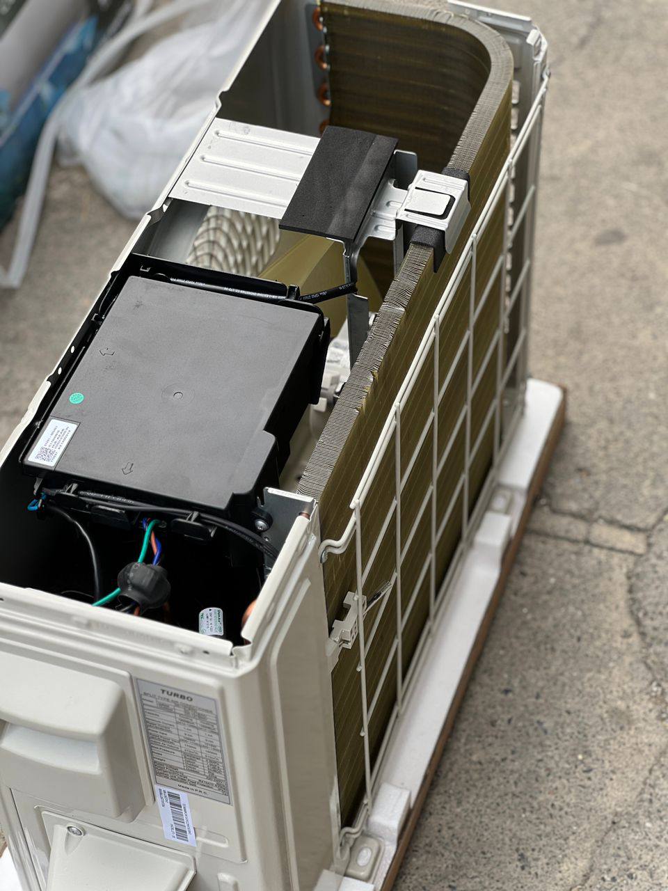 کولر گازی 12000 توربو اینورتر ژاپن T3 گازی R410 مدل DC-12TBINV کولر گازی 12000 توربو اینورتر ژاپن T3 گازی R410 مدل DC-12TBINV